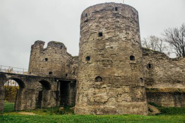 Rusya 'nın Leningrad Oblastı' ndaki Koporye Kalesi, St. Petersburg 'un yaklaşık 100 km batısında.