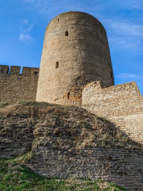 Ivangorod Kalesi, Rusya 'nın Leningrad Oblastı' nda bulunan bir ortaçağ kalesidir. Estonya 'nın Narva kentinin karşısında, Estonya ile Rusya sınırı boyunca Narva Nehri üzerinde yer almaktadır..