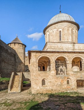 Ivangorod Kalesi, Rusya 'nın Leningrad Oblastı' nda bulunan bir ortaçağ kalesidir. Estonya 'nın Narva kentinin karşısında, Estonya ile Rusya sınırı boyunca Narva Nehri üzerinde yer almaktadır..