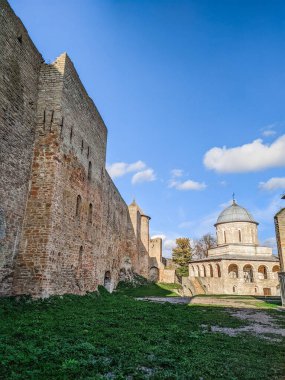 Ivangorod Kalesi, Rusya 'nın Leningrad Oblastı' nda bulunan bir ortaçağ kalesidir. Estonya 'nın Narva kentinin karşısında, Estonya ile Rusya sınırı boyunca Narva Nehri üzerinde yer almaktadır..