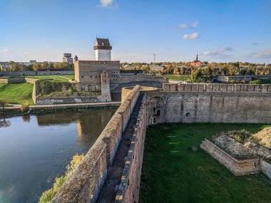 Ivangorod Kalesi, Rusya 'nın Leningrad Oblastı' nda bulunan bir ortaçağ kalesidir. Estonya 'nın Narva kentinin karşısında, Estonya ile Rusya sınırı boyunca Narva Nehri üzerinde yer almaktadır..