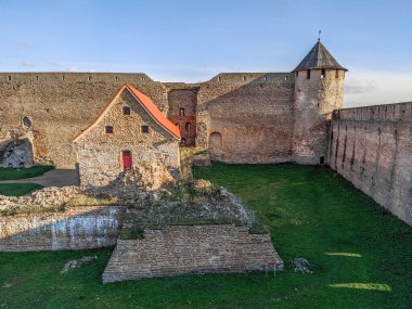 Ivangorod Kalesi, Rusya 'nın Leningrad Oblastı' nda bulunan bir ortaçağ kalesidir. Estonya 'nın Narva kentinin karşısında, Estonya ile Rusya sınırı boyunca Narva Nehri üzerinde yer almaktadır..