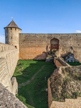 Ivangorod Kalesi, Rusya 'nın Leningrad Oblastı' nda bulunan bir ortaçağ kalesidir. Estonya 'nın Narva kentinin karşısında, Estonya ile Rusya sınırı boyunca Narva Nehri üzerinde yer almaktadır..
