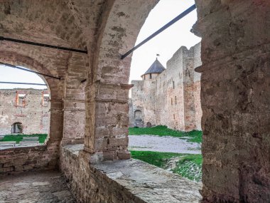 Ivangorod Kalesi, Rusya 'nın Leningrad Oblastı' nda bulunan bir ortaçağ kalesidir. Estonya 'nın Narva kentinin karşısında, Estonya ile Rusya sınırı boyunca Narva Nehri üzerinde yer almaktadır..