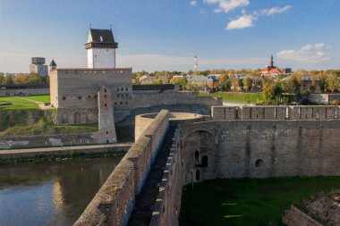 Ivangorod Kalesi, Rusya 'nın Leningrad Oblastı' nda bulunan bir ortaçağ kalesidir. Estonya 'nın Narva kentinin karşısında, Estonya ile Rusya sınırı boyunca Narva Nehri üzerinde yer almaktadır..