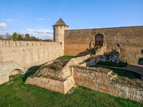 이반고로드 Ivangorod Fortress 러시아의 레닌그라드 고로드에 중세의 성이다 도시는 토니아의 — 스톡 사진