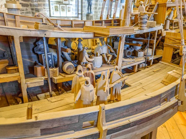 Ivangorod Kalesi, Rusya 'nın Leningrad Oblastı' nda bulunan bir ortaçağ kalesidir. Estonya 'nın Narva kentinin karşısında, Estonya ile Rusya sınırı boyunca Narva Nehri üzerinde yer almaktadır..