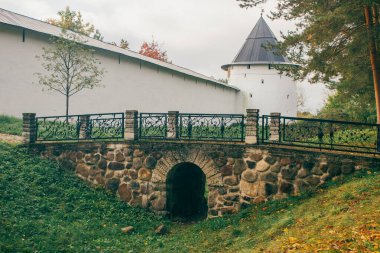 Pskov-Pechory Manastırı ya da Pskovo-Pechersky Dormition Manastırı veya Pskovo-Pechersky Manastırı, Pechory, Pskov Oblastı 'nda bulunan bir Rus Ortodoks erkek manastırı.