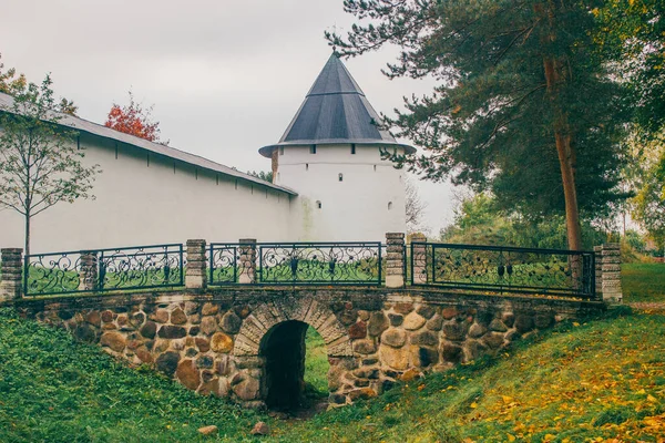 Pskov-Pechory Manastırı ya da Pskovo-Pechersky Dormition Manastırı veya Pskovo-Pechersky Manastırı, Pechory, Pskov Oblastı 'nda bulunan bir Rus Ortodoks erkek manastırı.