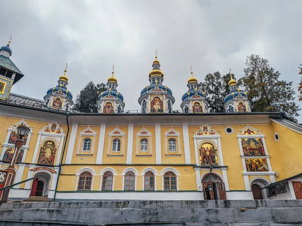 Mosteiro Pskov Pechory Mosteiro Dormição Pskovo Pechersky Mosteiro Pskovo Pechersky — Fotografia de Stock
