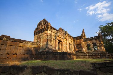 Prasat Muang Tam (ova Kalesi) yansıması, Buriram il, Tayland ile