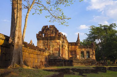 Prasat Muang Tam (ova Kalesi) yansıması, Buriram il, Tayland ile