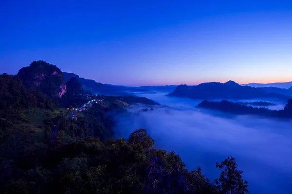 Baan Jabo Sabah Gündoğumu Sırasında Sisli Çevre Ile Dağ Görünümü — Stok fotoğraf