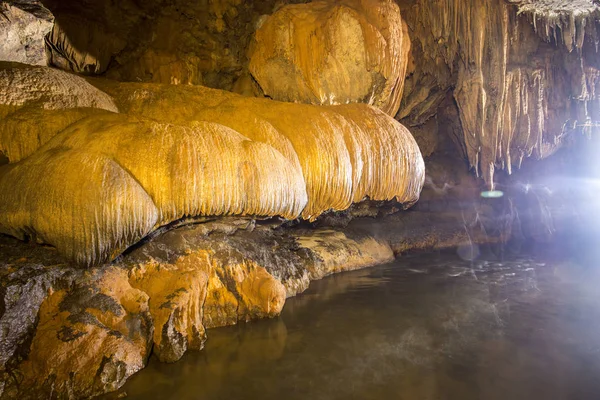 Hermosa cueva de Tailandia —  Fotos de Stock