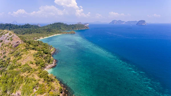 Koh Ngai é uma atração turística em Trang . — Fotografia de Stock