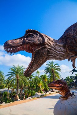 Nong Nooch Bahçesi, PATTAYA, THAILAND - 1 Nisan 2020 Dinozor Vadisi mi? Nong Nooch Tropik Botanik Bahçesi, Pattaya, Tayland.