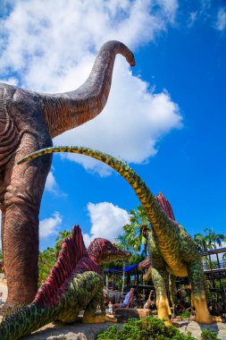 Nong Nooch Bahçesi, PATTAYA, THAILAND - 1 Nisan 2020 Dinozor Vadisi mi? Nong Nooch Tropik Botanik Bahçesi, Pattaya, Tayland.
