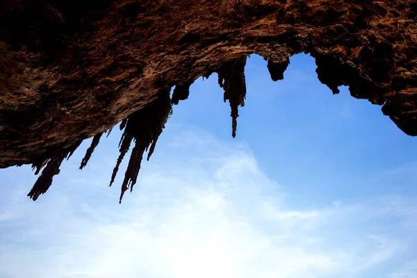 Stalaktyczny Krajobraz Plaży Pod Dużą Jaskinią Phra Nang Krabi Tajlandia — Zdjęcie stockowe