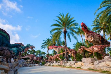 Nong Nooch Bahçesi, PATTAYA, THAILAND - 1 Nisan 2020 Dinozor Vadisi mi? Nong Nooch Tropik Botanik Bahçesi, Pattaya, Tayland.