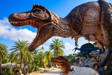 Nong Nooch Bahçesi, PATTAYA, THAILAND - 1 Nisan 2020 Dinozor Vadisi mi? Nong Nooch Tropik Botanik Bahçesi, Pattaya, Tayland.