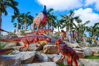 Nong Nooch Bahçesi, PATTAYA, THAILAND - 1 Nisan 2020 Dinozor Vadisi mi? Nong Nooch Tropik Botanik Bahçesi, Pattaya, Tayland.