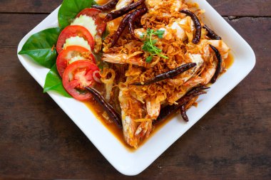 Tamarind soslu kızarmış karides, demirhindi soslu kızarmış karides. Deniz ürünleri çok lezzetli..