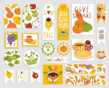 Hediye etiketleri, sevimli resimler, eğlenceli unsurlar, elle çizilmiş harflerile kartlar ve çıkartmalar Sonbahar seti. Rahat elemanları, bardak, kabak, yaprak, hayvan vb ile Sonbahar toplama Vektör toplama