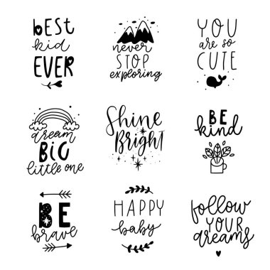 Büyük çocuklar basit karikatür çizimleri ve İskandinav tarzında harflerle yazılmış eğlenceli ifadeleri toplarlar. Tek renkli vektör çizimi. Çocuk odası tasarımı için mükemmel. 