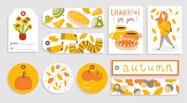 Hediye etiketleri, sevimli resimler, eğlenceli unsurlar, elle çizilmiş harflerile kartlar ve çıkartmalar Sonbahar seti. Rahat elemanları, bardak, kabak, yaprak, hayvan vb ile Sonbahar toplama Vektör toplama