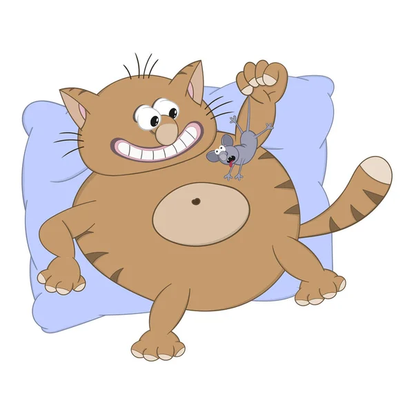 Divertido gato rojo de dibujos animados está acostado en la almohada, sonriendo y sosteniendo un ratón en su pata . — Vector de stock