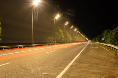 Geceleri otoyolda trafik
