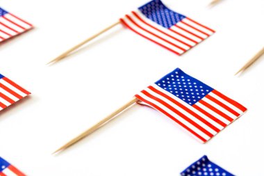 ABD bayrakları desen beyaz arka plan üzerinde
