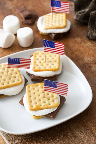 Homemade Smores Brown Background — Stock Photo, Image