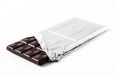  Beyaz arkaplanda izole edilmiş çikolata