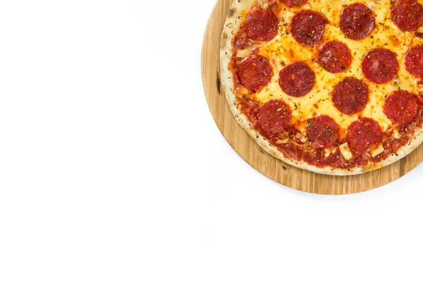 Heiße Italienische Pfefferoni Pizza Isoliert Auf Weißem Hintergrund Ansicht Von — Stockfoto