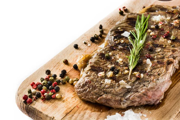 Beyaz arka plan üzerinde izole ızgara sığır eti biftek