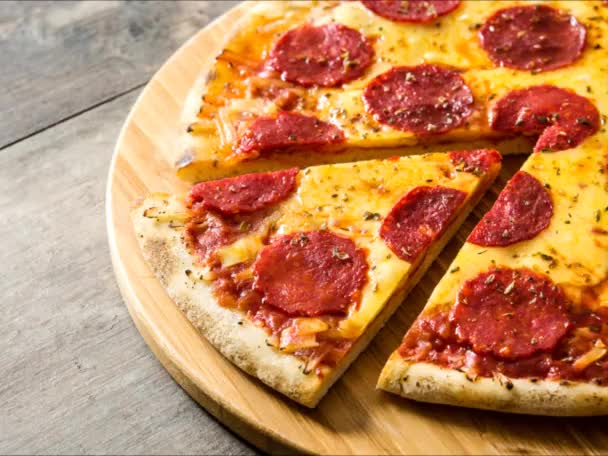 Classic pepperoni pizza clip