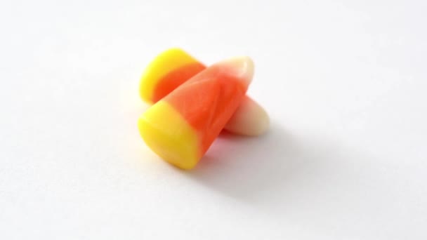 Typische Halloween Candy Corn Circling Footage — Stockvideo