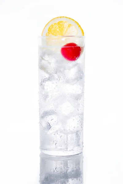 Klassieke Tom Collins Cocktail Witte Achtergrond — Stockfoto