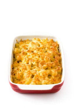 Tipik Amerikan makarna ve peynir beyaz arka plan üzerinde izole