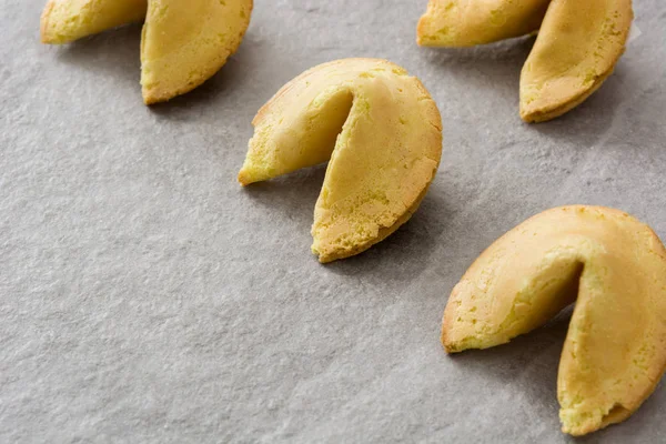 Galletas Fortuna Sobre Fondo Piedra Gris Espacio Copia —  Fotos de Stock