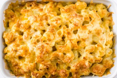 Tipik Amerikan peynirli makarna arka plan. Üstten görünüm