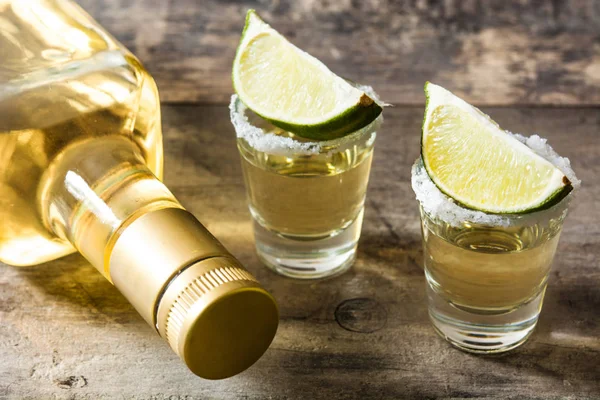 Mexican Gold Tequila Lime Salt Wooden Table — Stock Photo, Image