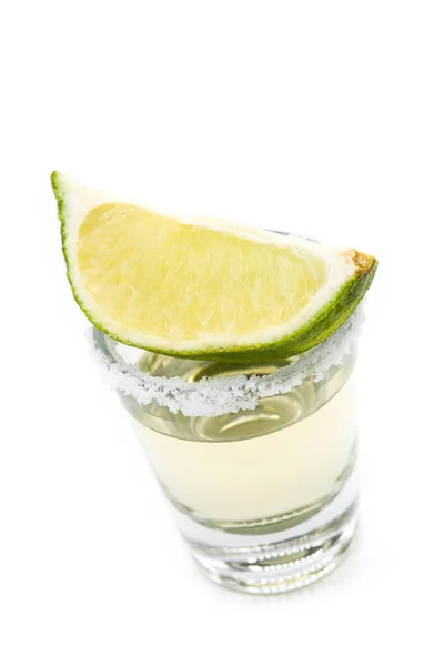 Mexické Gold Tequila Limetkou Solí Izolovaných Bílém Pozadí — Stock fotografie