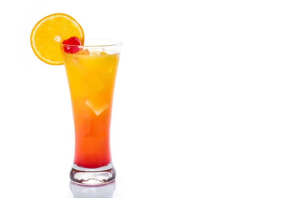 Cocktail Tequila Sunrise Isolado Sobre Fundo Branco Espaço Cópia — Fotografia de Stock