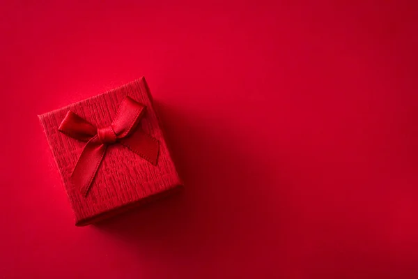 Czerwone Pudełko Czerwonym Tle Widok Góry Tło — Zdjęcie stockowe