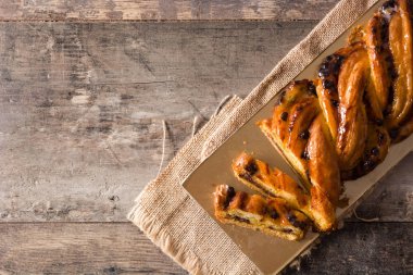 Ahşap Masa ev yapımı örgü çikolata. Üstten görünüm. Boşaltmak