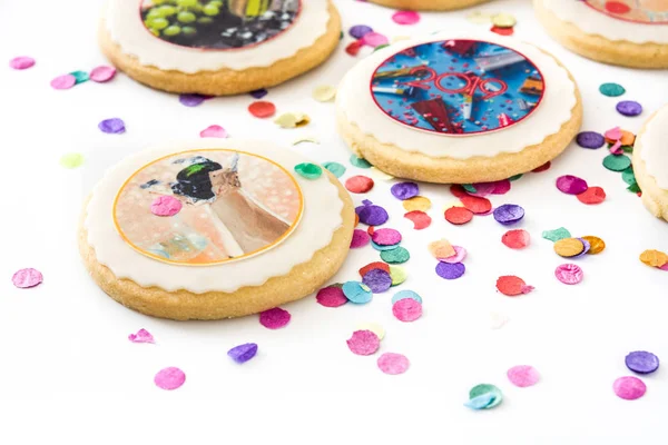 Galletas Año Nuevo Confeti Sobre Fondo Blanco —  Fotos de Stock