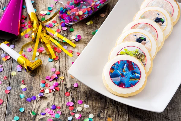 Galletas Año Nuevo Confeti Sobre Fondo Blanco —  Fotos de Stock