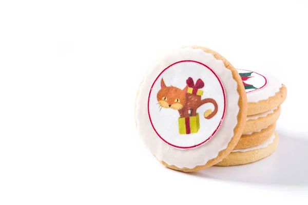 自制的黄油饼干与印刷的圣诞猫设计隔离在白色的背景 复制空间 — 图库照片